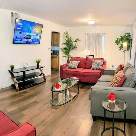*King Bed/3Bds House Near Naval Base & 6Flags* Lejlighed Waukegan Eksteriør billede