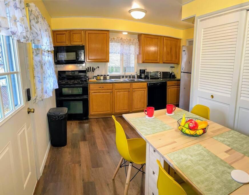 *King Bed/3Bds House Near Naval Base & 6Flags* Lejlighed Waukegan Eksteriør billede