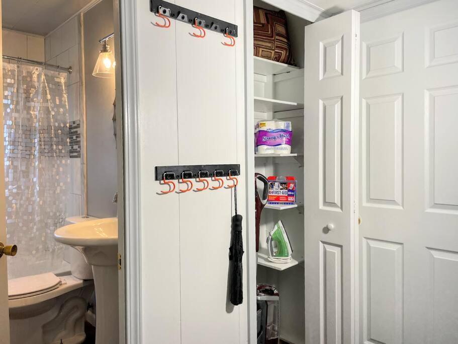 *King Bed/3Bds House Near Naval Base & 6Flags* Lejlighed Waukegan Eksteriør billede